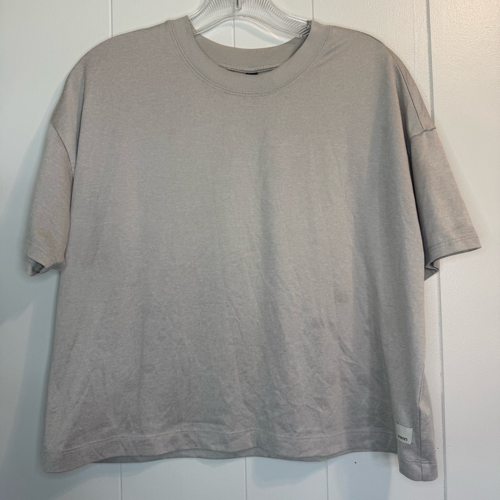 Vuori S Light Beige Short Sleeve Cropped Activewear Athleisure soft